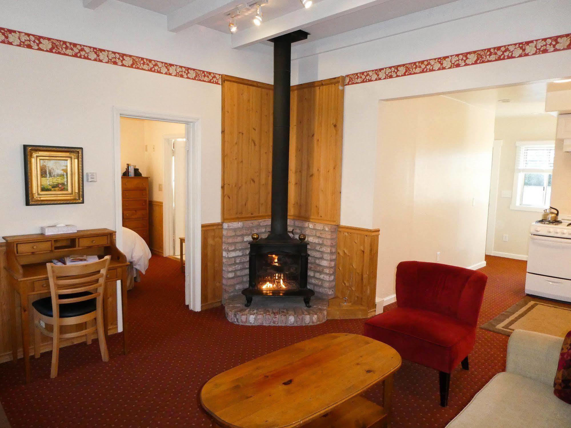 Carmel Fireplace Inn Екстериор снимка